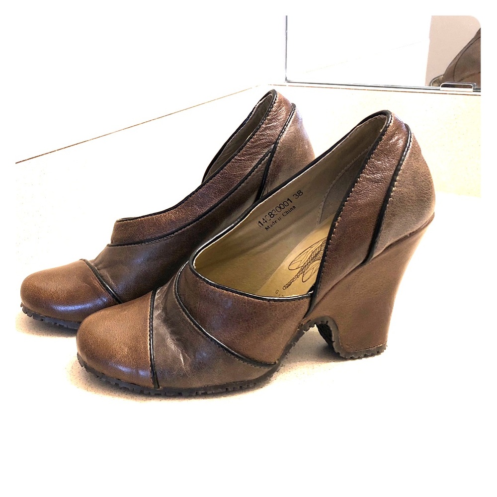 Fly girl size 8, They say 38 in euro.